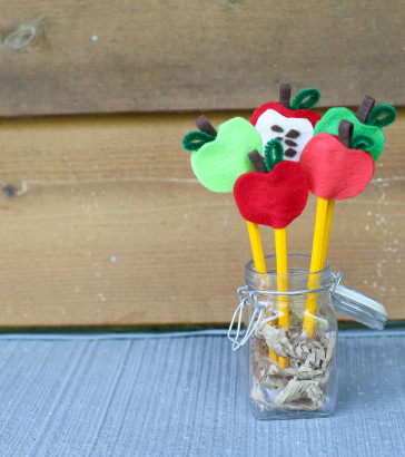 kids_craft_felt_apple_pencil_topper-11.jpg