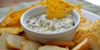 cheesy spinach artichoke dip