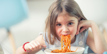 vegetables, children, spaghetti, pasta, food