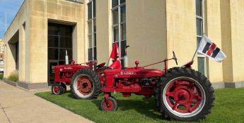farmall_tractors_hutch_po1.jpg