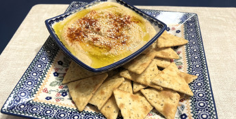 Garlic Hummus with Smoked Paprika