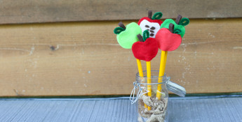 kids_craft_felt_apple_pencil_topper-11.jpg