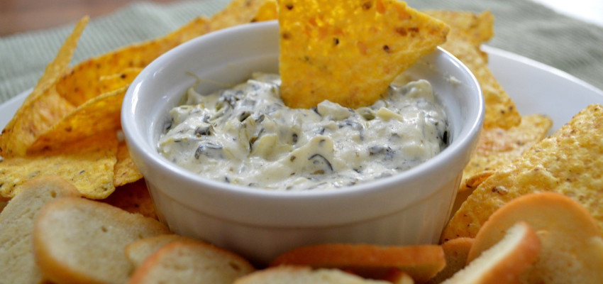 cheesy spinach artichoke dip