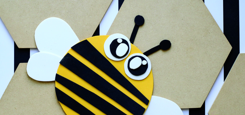 Easy DIY Bumble Bee Farmhouse Home Decor - Easy DIY Decor Idea