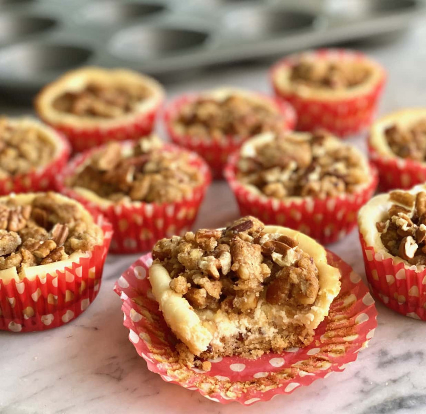 Bailey’s Streusel Cheesecake Cups