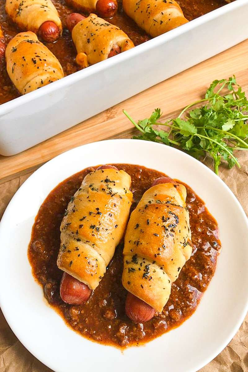 https://kansaslivingmagazine.com/sites/default/files/styles/large/public/chili-dog-15-2.jpg?itok=aWyz_9gV