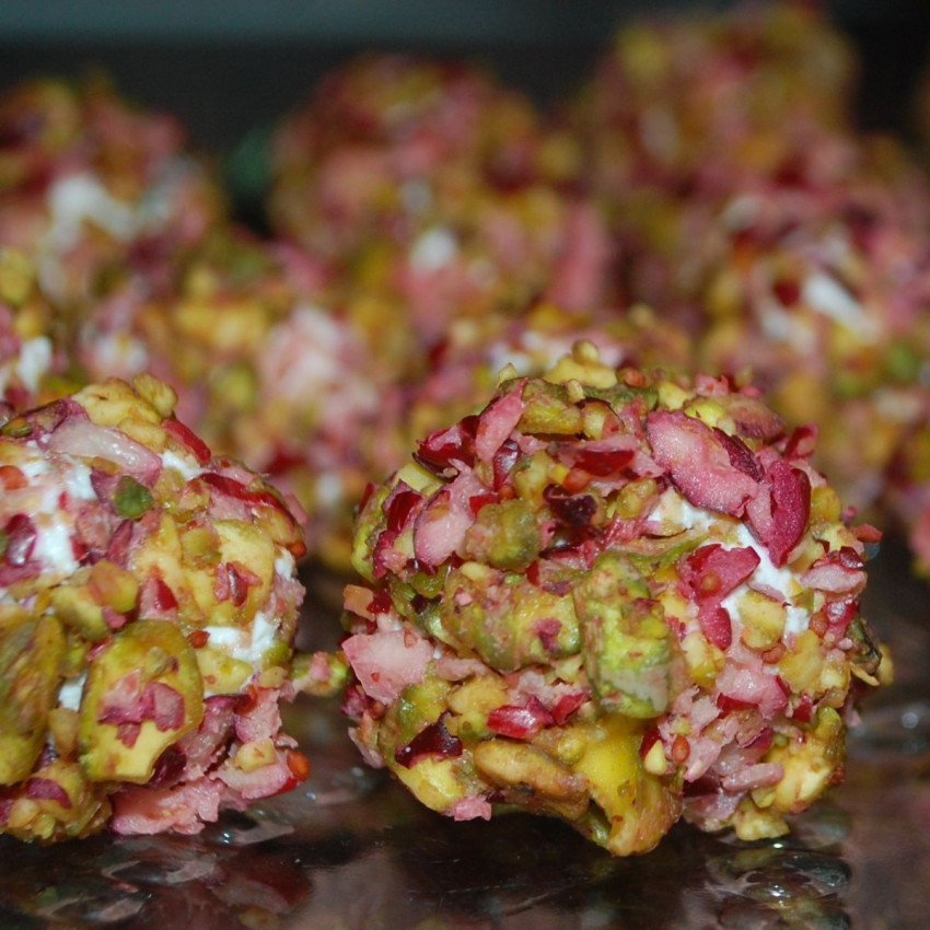 Cranberry Pistachio Mini Cheeseballs