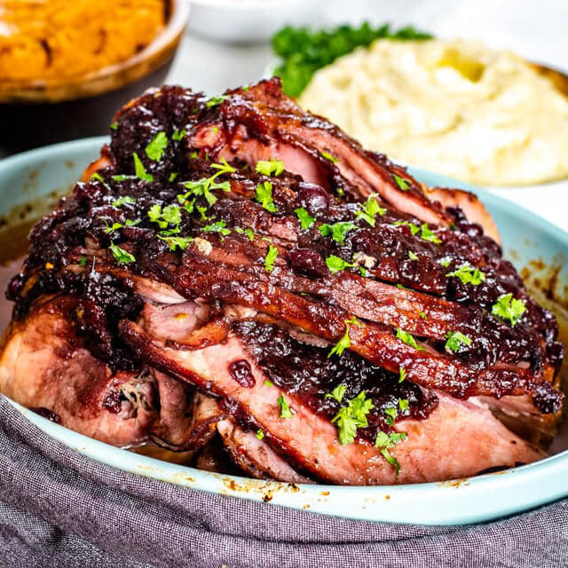 https://kansaslivingmagazine.com/sites/default/files/styles/large/public/cranberry_glazed_ham.jpg?itok=gVYXHDiL