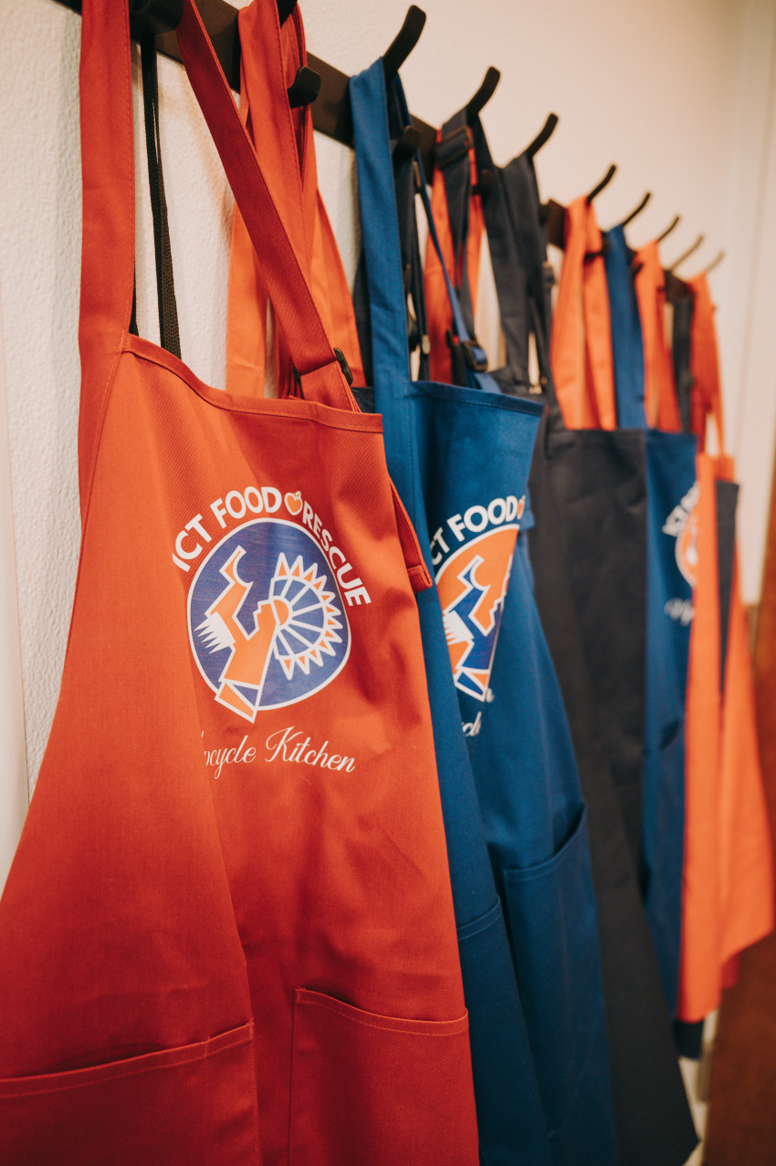 ict food rescue aprons