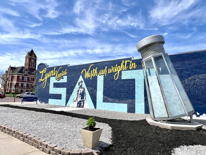 worlds largest salt shaker_Lyons