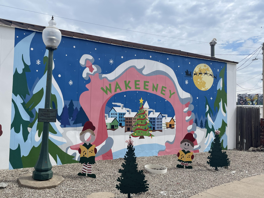 christmas city of the high plains wakeeney mural