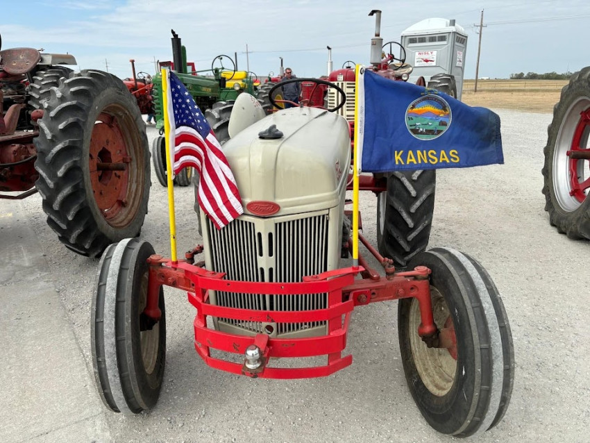 us_ks_tractor.jpg
