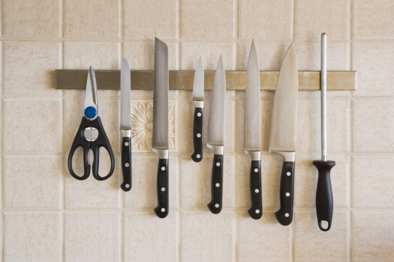 Knives on Magnetic Strip