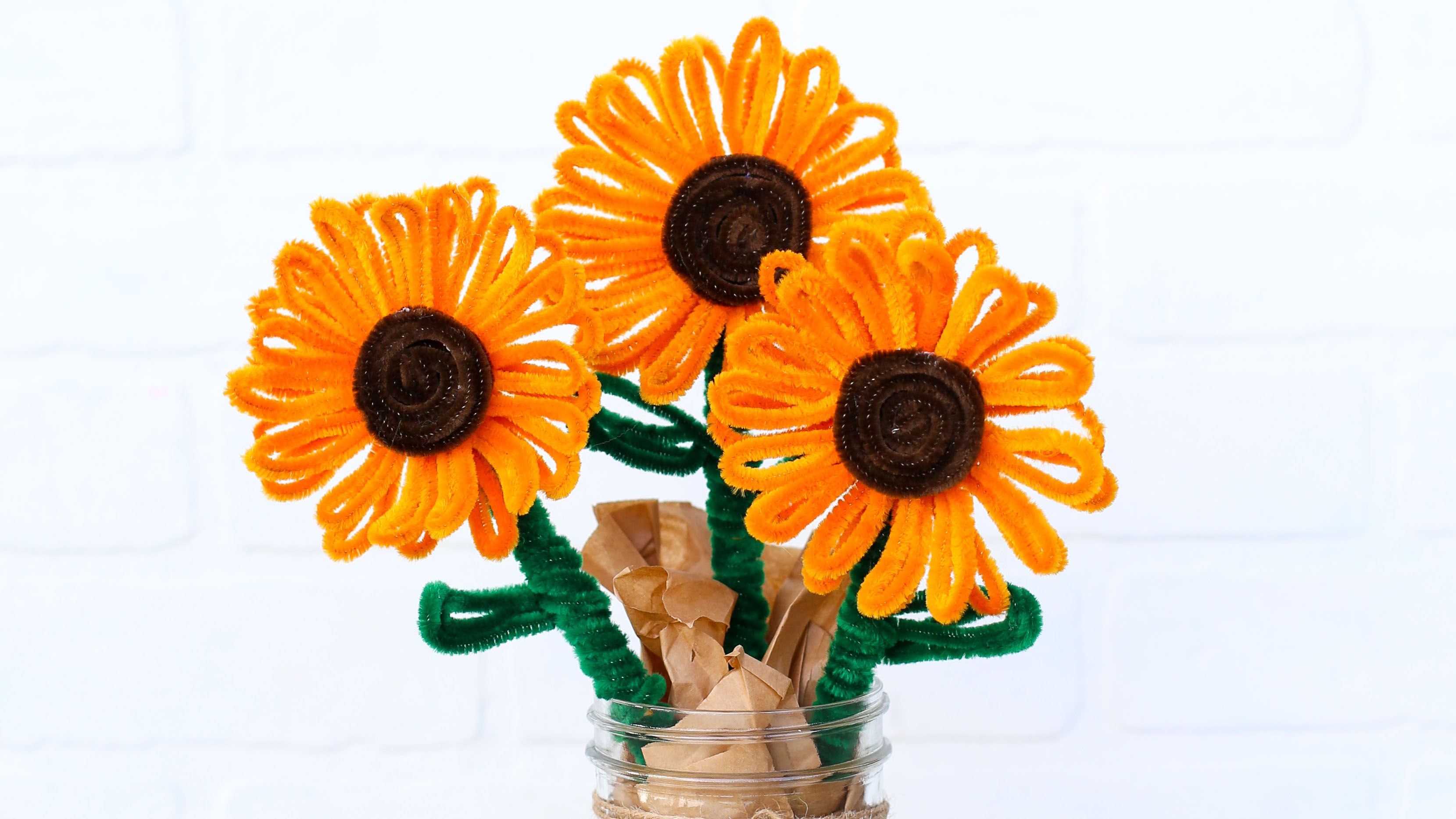 Pipe cleaner flowers - This crafty family